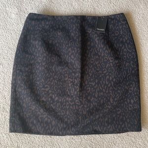 NWT Tahari animal print style skirt. Size 6